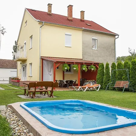 Holiday In 34878 Ferienhaus Balatonmáriafürdő